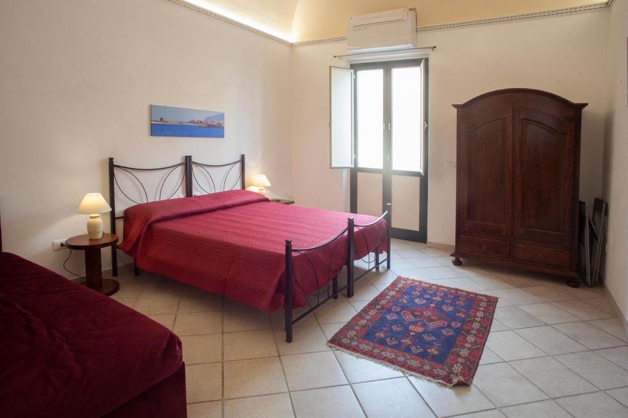 Case Vacanze "Residenze Trapanesi" Trapani Exterior foto